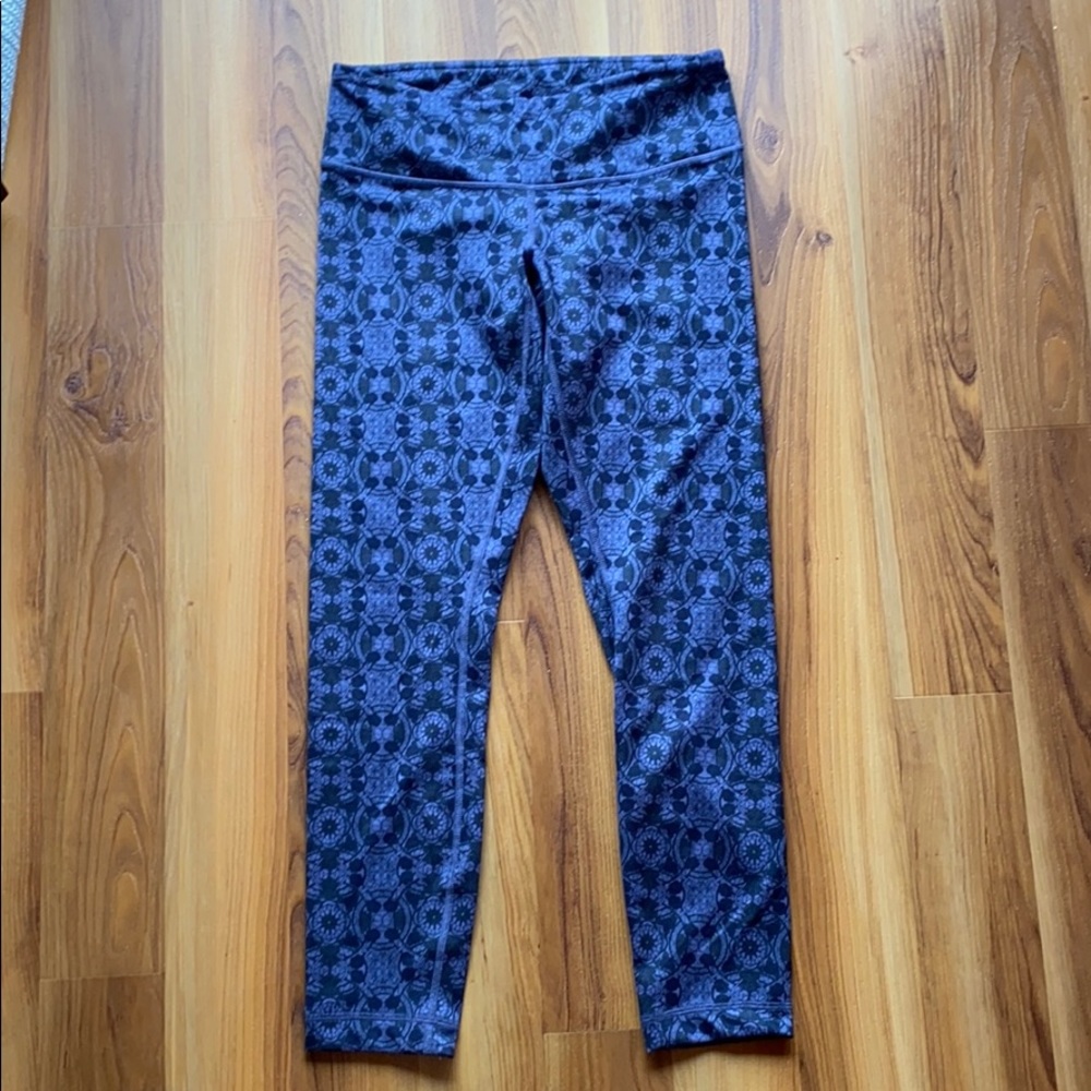 EUC wunder under pants Lululemon 6 hemmed